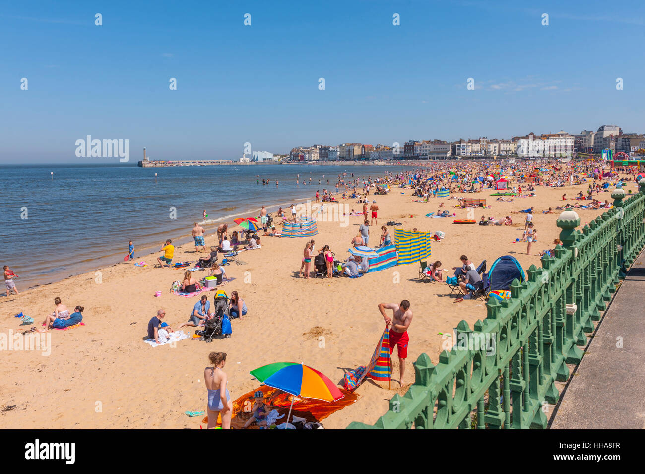 THe beach at margate on a busy summer day. with crowds. Stock Photo