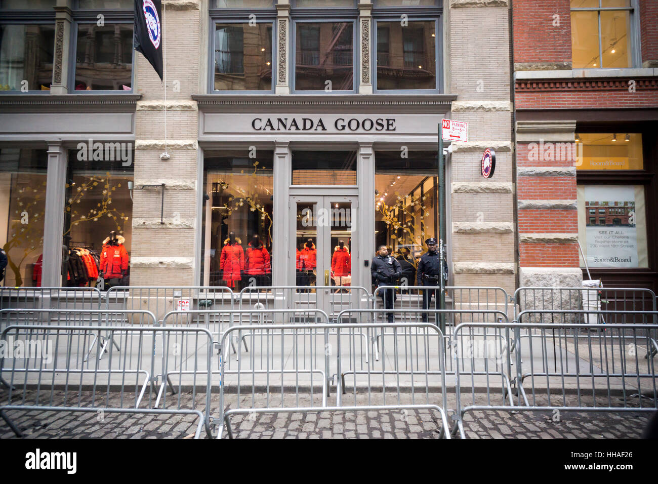 Canada goose flagship store hi-res stock photography and images - Alamy