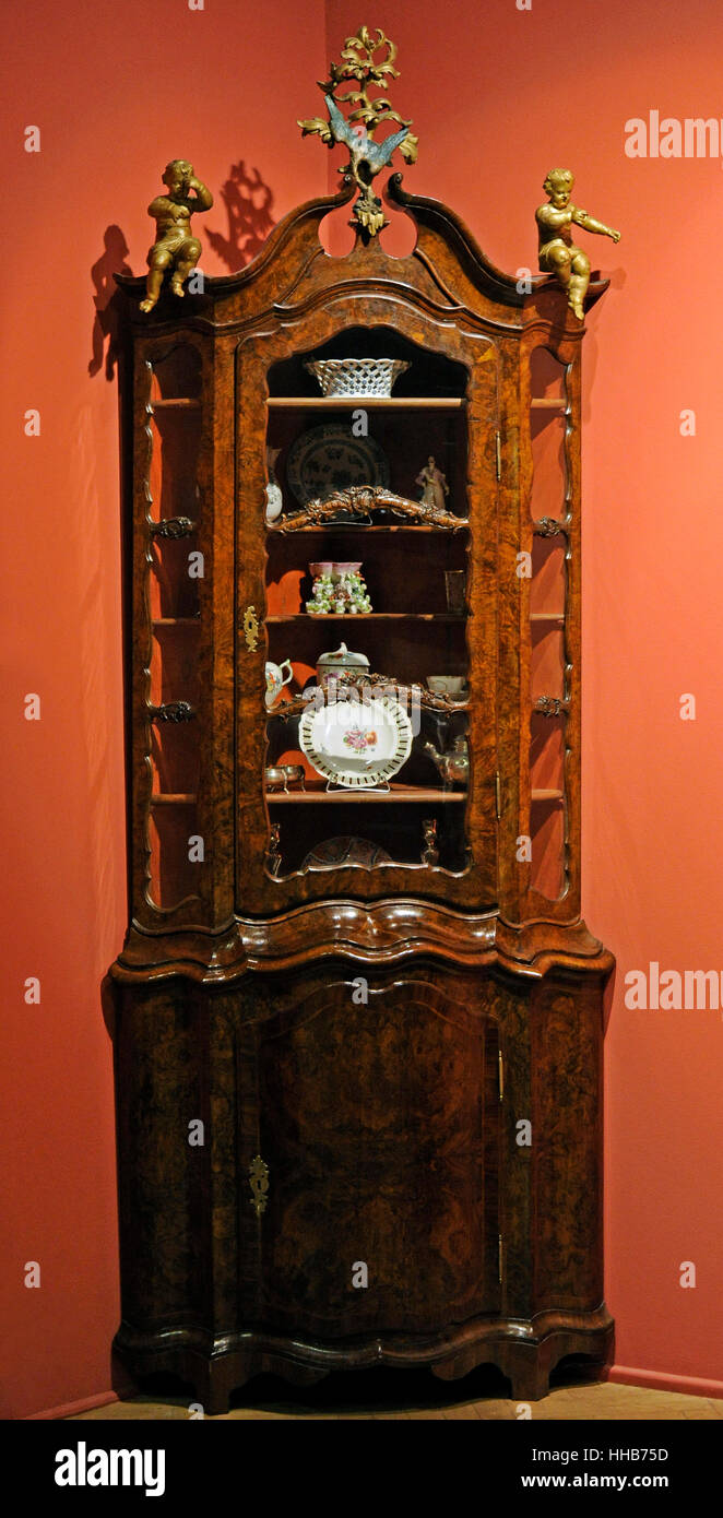 Display cabinet. Gdansk, 3rd quarter of the 18th cent. Pine wood, walnut veneer, sculpted ornaments, gilt ornaments. National Museum. Gdansk. Poland. Stock Photo