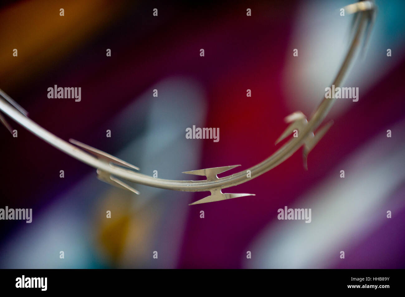 Razorwire hi-res stock photography and images - Alamy