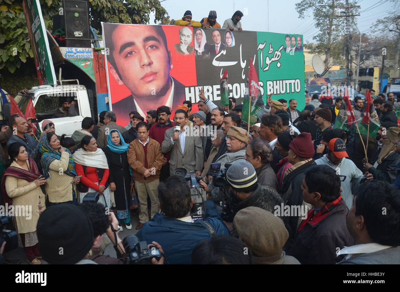 Pakistan Rpp Lahore, Pakistan. 18th Jan, 2017. Activists of Pakistan Peoples Party ...