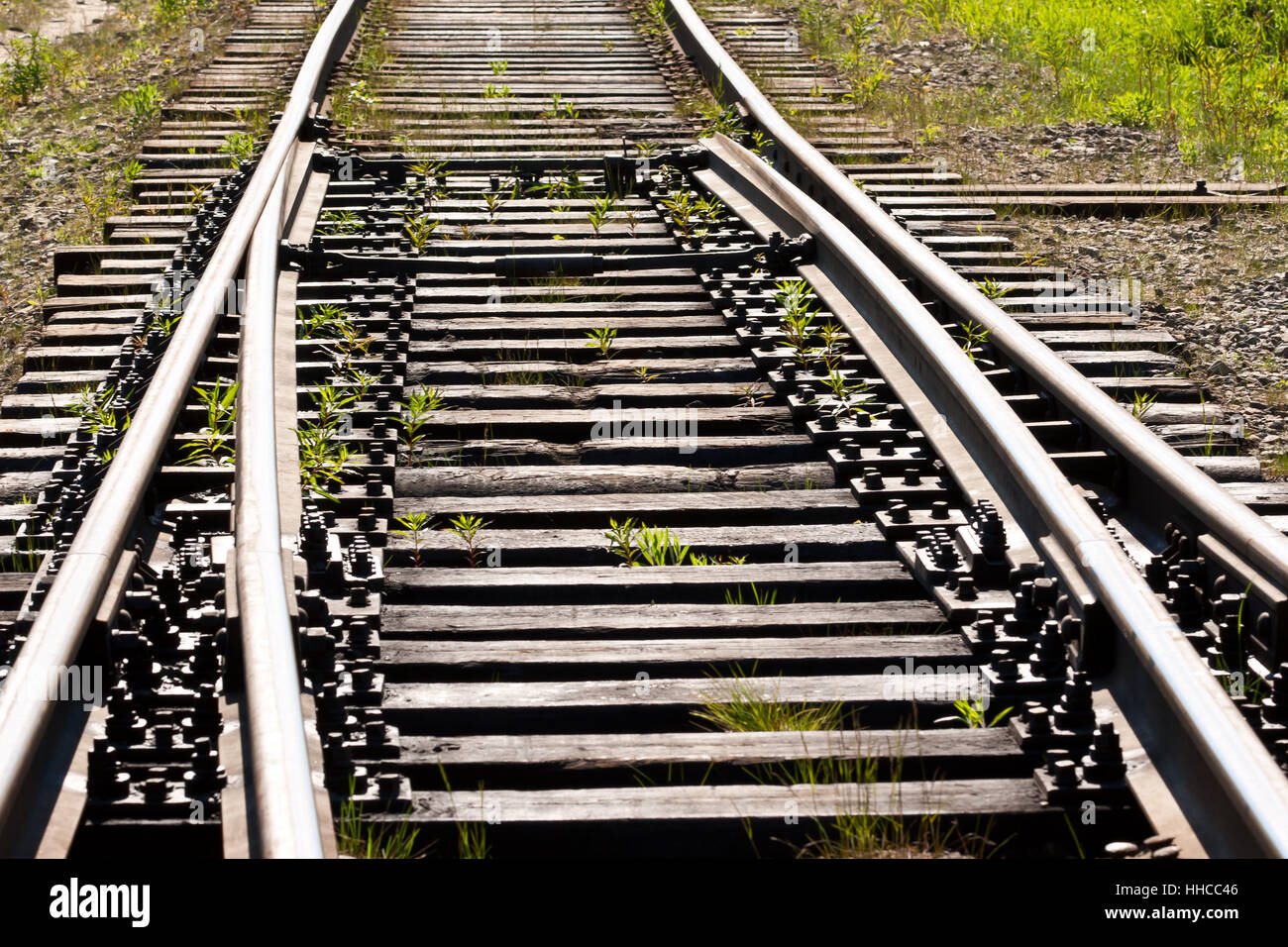 Правила поведения на перроне. Бернина экспресс пейзажи. Станция шумково кладбище паровозов. База запаса паровозов шумково. Железная дорога в швейцарии в горах.