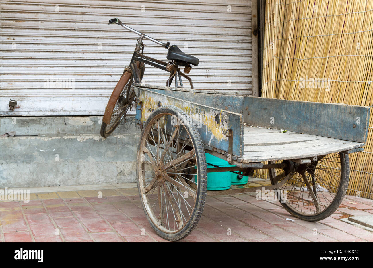 wheel, asia, india, metal, rusty, rusted, trailer, put down, saddle, ajar, Stock Photo