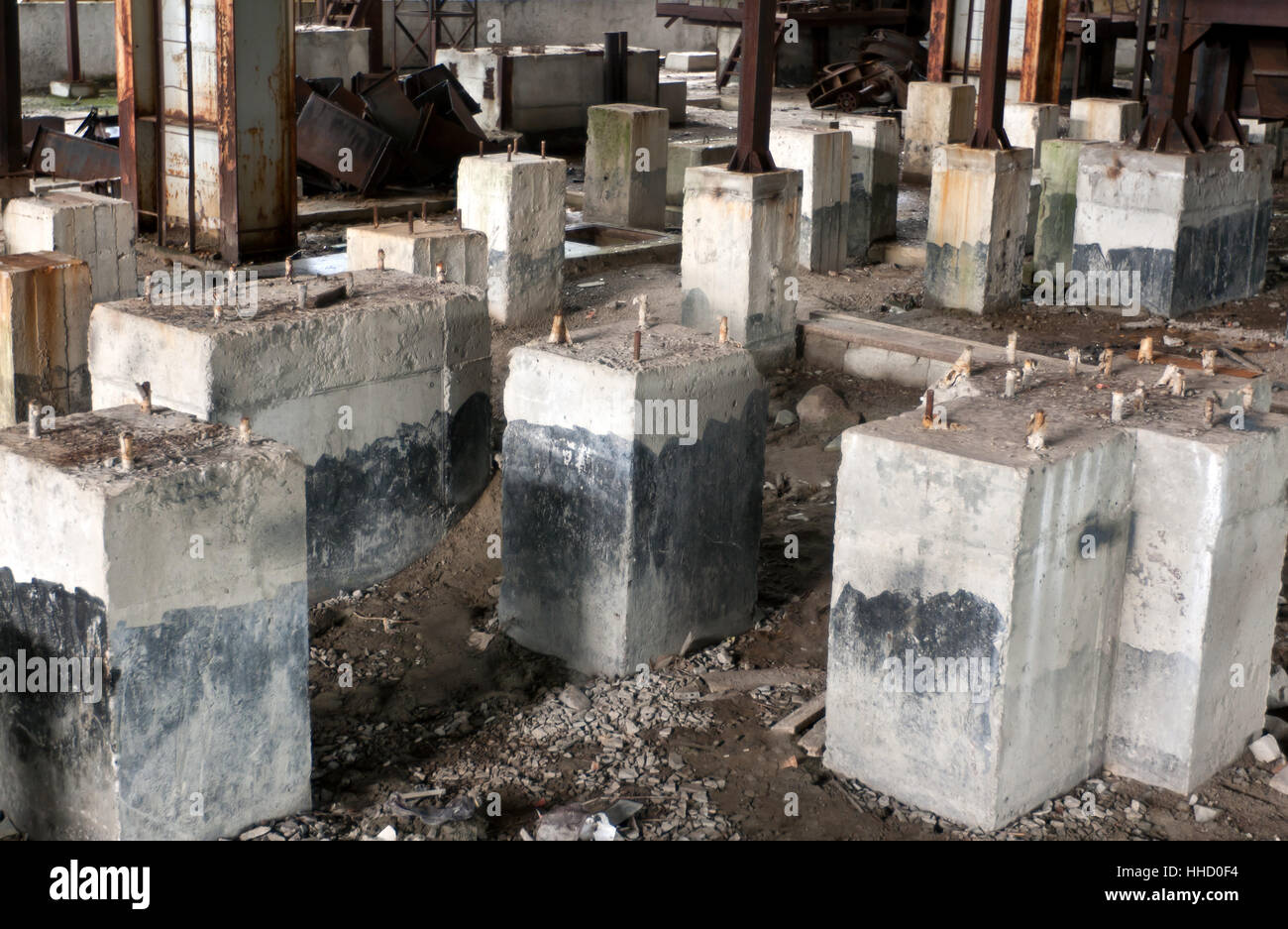 build, iron, steel, dirt, rust, under, pillar, style of construction ...