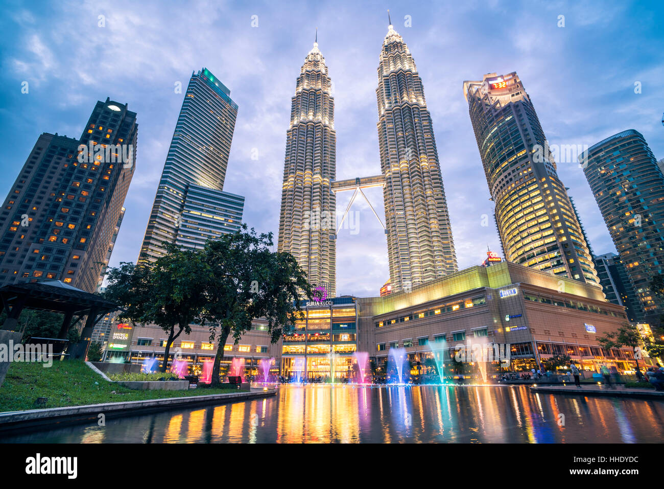 Petronas Twin Towers light display at night, Kuala Lumpur, Malaysia Stock Photo