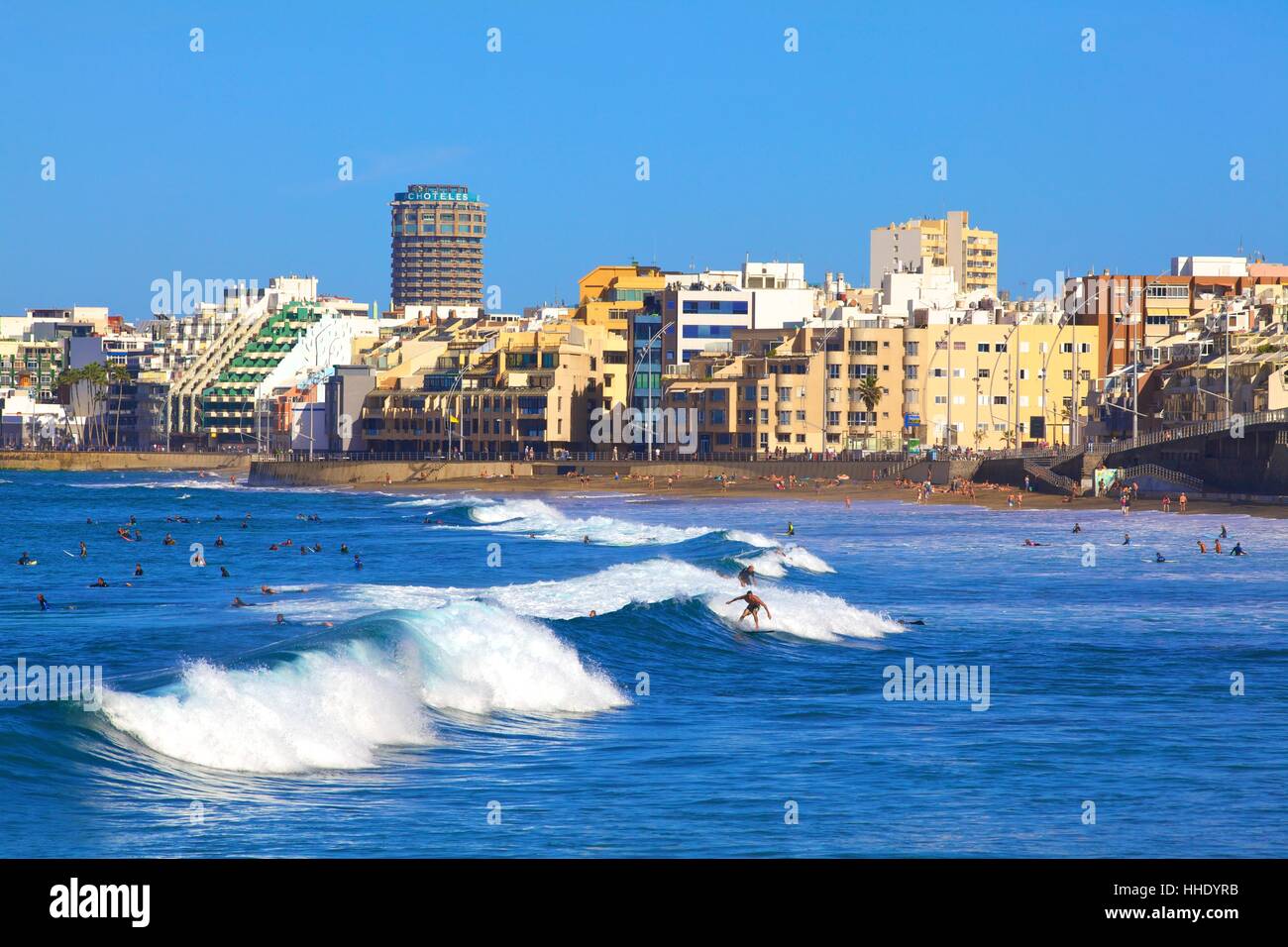 Surfers on Playa de las Canteras Beach, Santa Catalina District, Las Palmas  de Gran Canaria, Gran Canaria, Canary Islands, Spain Stock Photo - Alamy