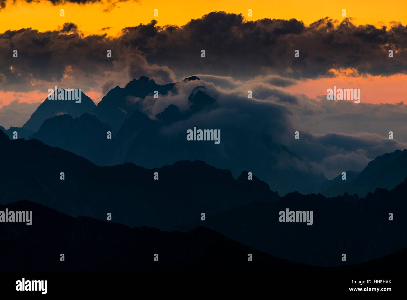 Wetterstein mountains, dark clouds at sunrise, Elemen, Lechtal, Bezirk Reutte, Tyrol, Austria Stock Photo