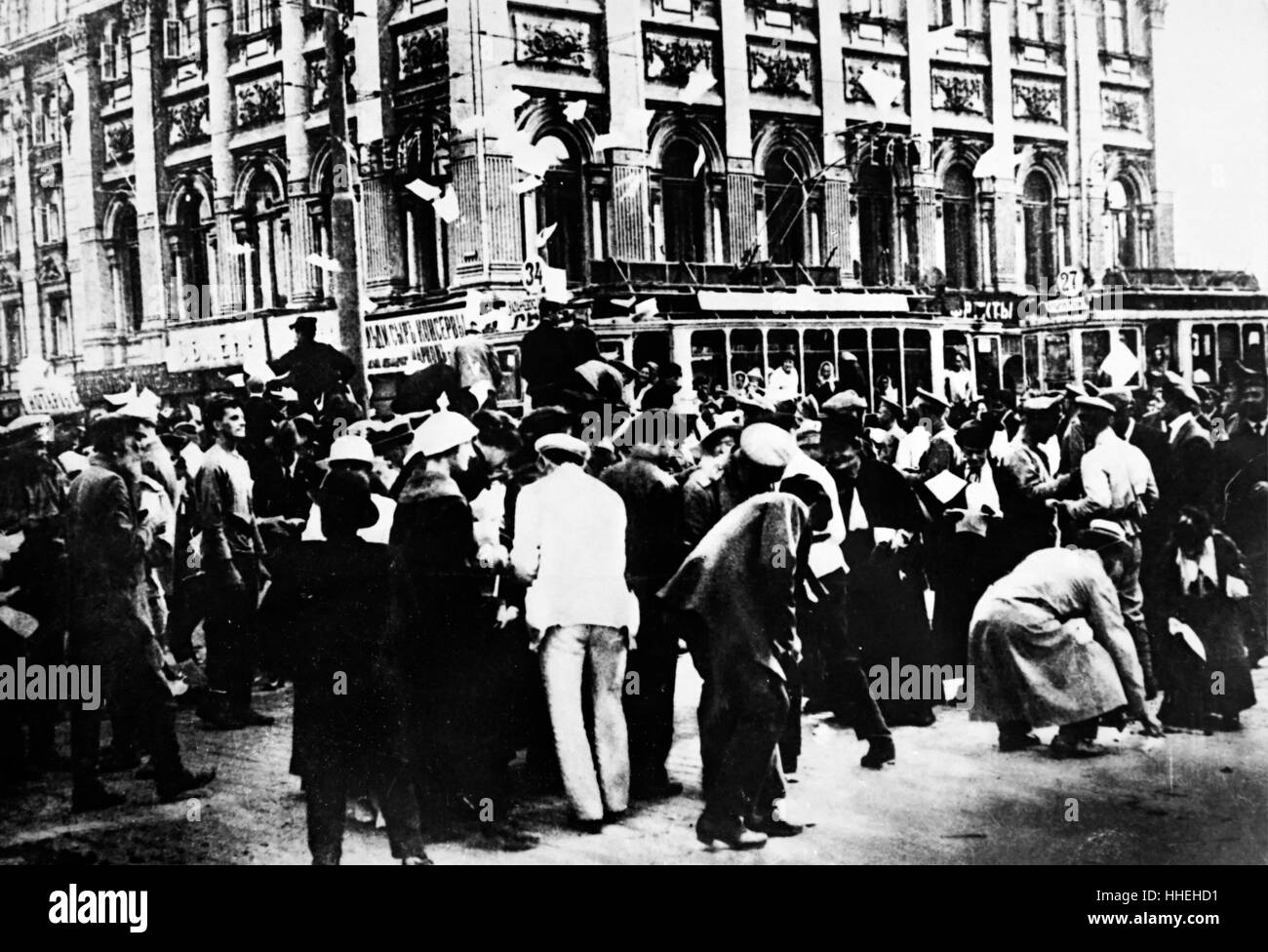 Photograph of crowds distributing flyers in Moscow during the Russian Revolution. Dated 20th Century Stock Photo