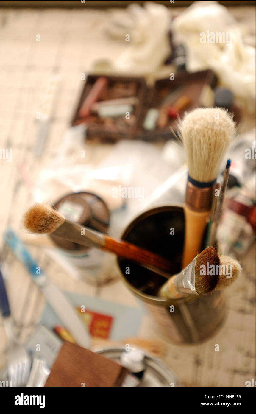 Artists brushes pot hi-res stock photography and images - Alamy