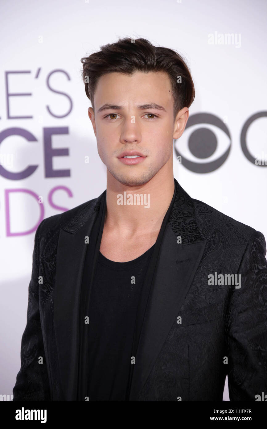 Los Angeles, Ca, USA. 18th Jan, 2017. Cameron Dallas at the 42nd Annual People's Choice Awards at Microsoft Theater in Los Angeles, California on January 18, 2017. Credit: David Edwards/Media Punch/Alamy Live News Stock Photo