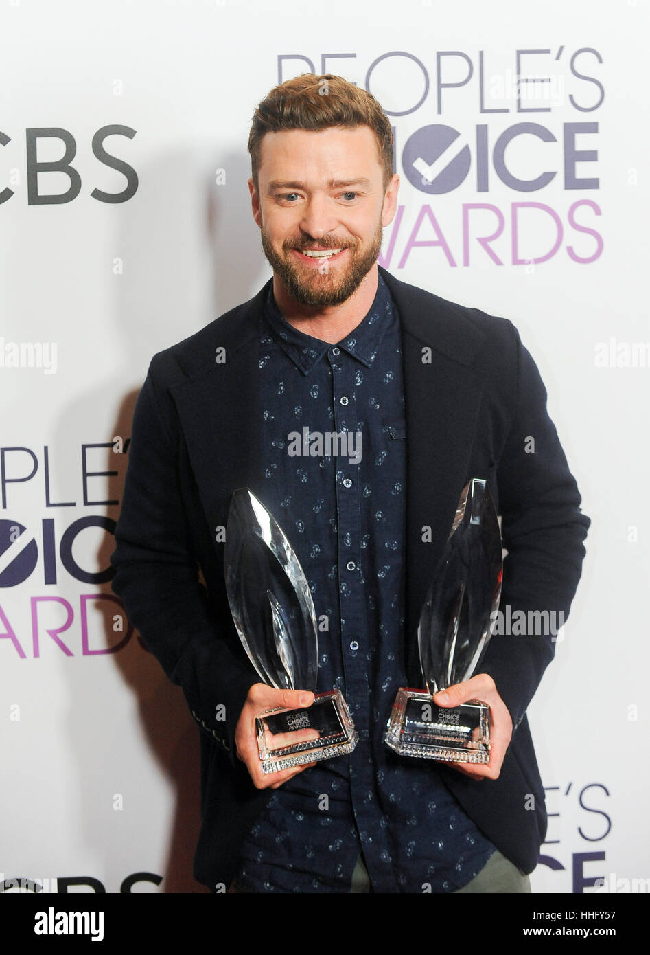 Los Angeles, USA. 18th Jan, 2017. Justin Timberlake poses with the awards for Favorite Male Singer and Favorite Song (Can't Stop the Feeling) of the People's Choice Awards at the Microsoft Theater in Los Angeles, the United States, Jan. 18, 2017. Credit: Zhang Chaoqun/Xinhua/Alamy Live News Stock Photo