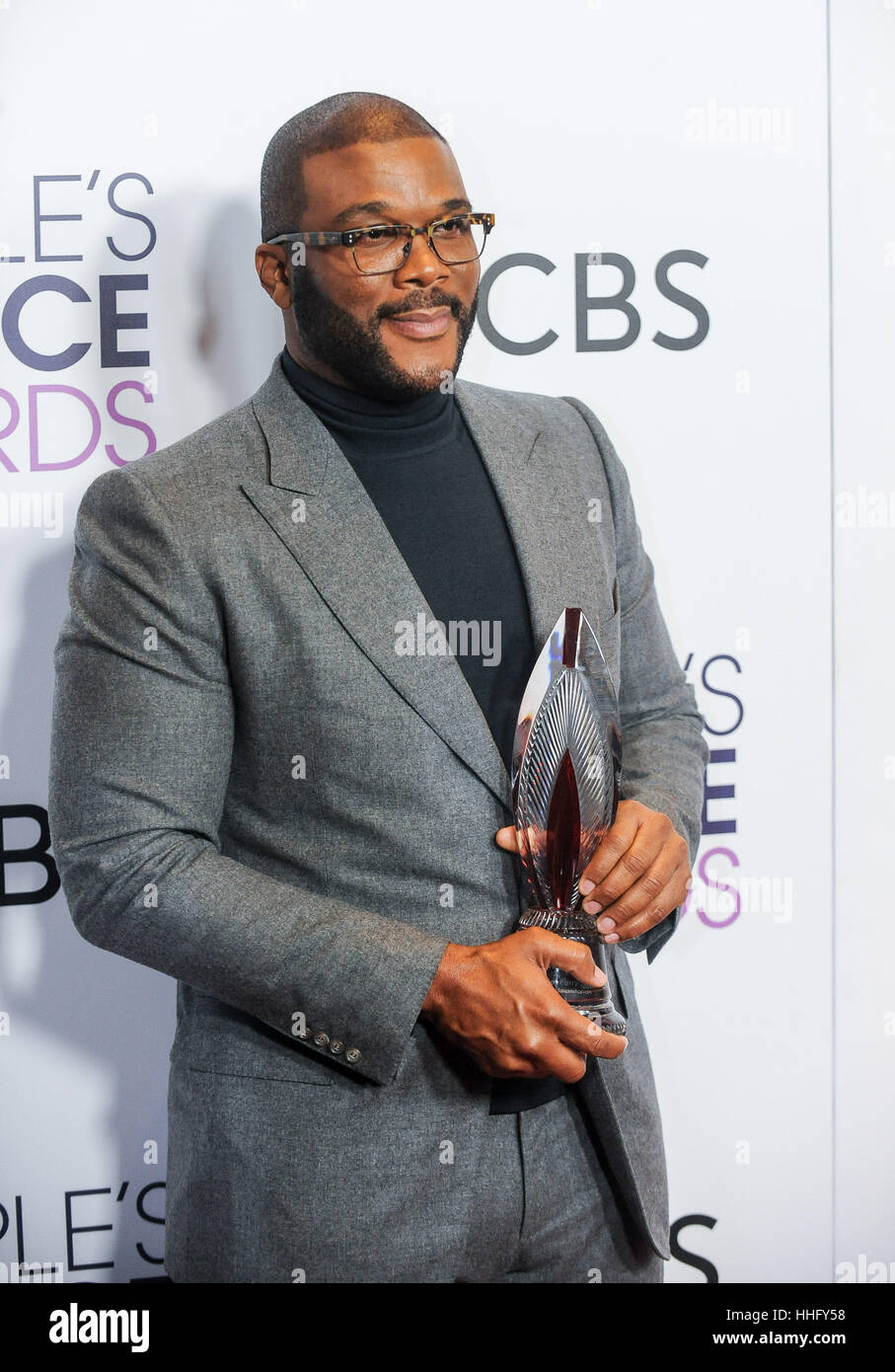 Los Angeles, USA. 18th Jan, 2017. Tyler Perry poses with the award for Favorite Humanitarian of the People's Choice Awards at the Microsoft Theater in Los Angeles, the United States, Jan. 18, 2017. Credit: Zhang Chaoqun/Xinhua/Alamy Live News Stock Photo