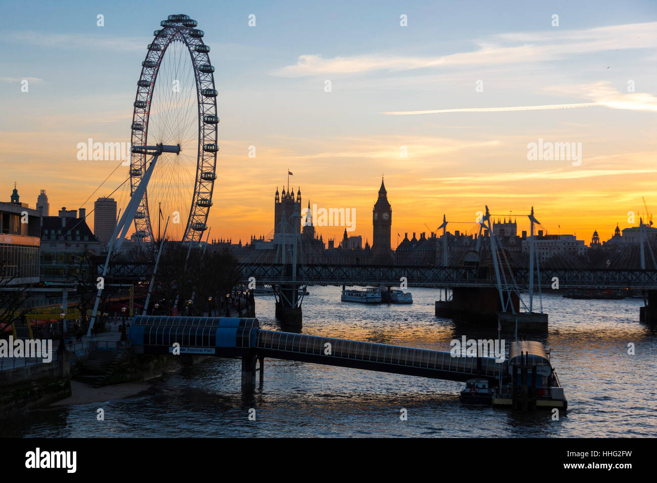 London, UK. 19 January 2017. Weather. London skyline with the London Eye and the Houses of Parliament at sunset. © Nick Savage/Alamy Live News Stock Photo