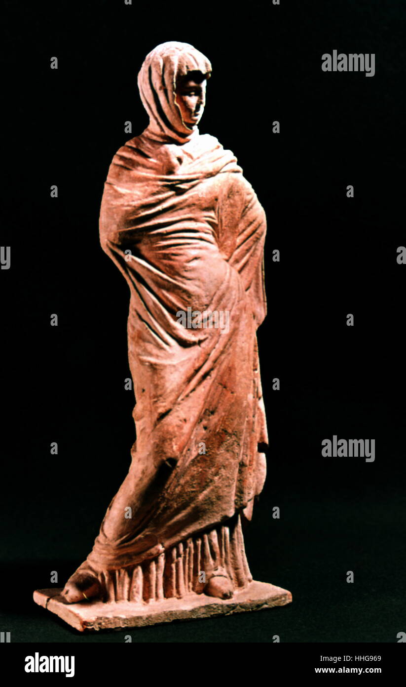 Draped woman wearing a himation robe. Greek, Hellenistic Art (3rd-1st centuries BC). Tanagra statuette, named after the city of Tanagra in Boeotia, Greece, where it was found in 1870. Stock Photo