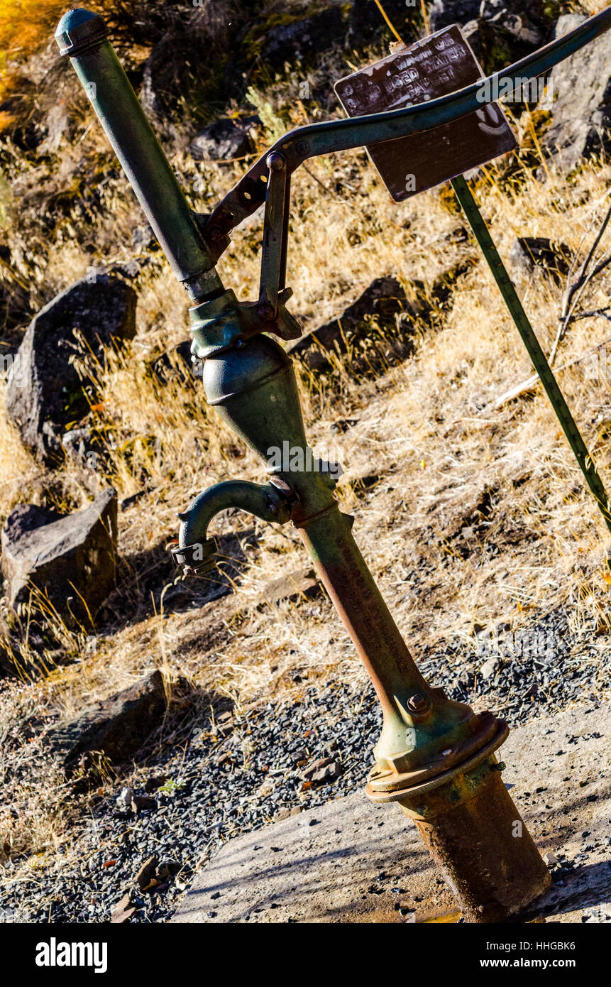 Antique hand water pump hires stock photography and images Alamy