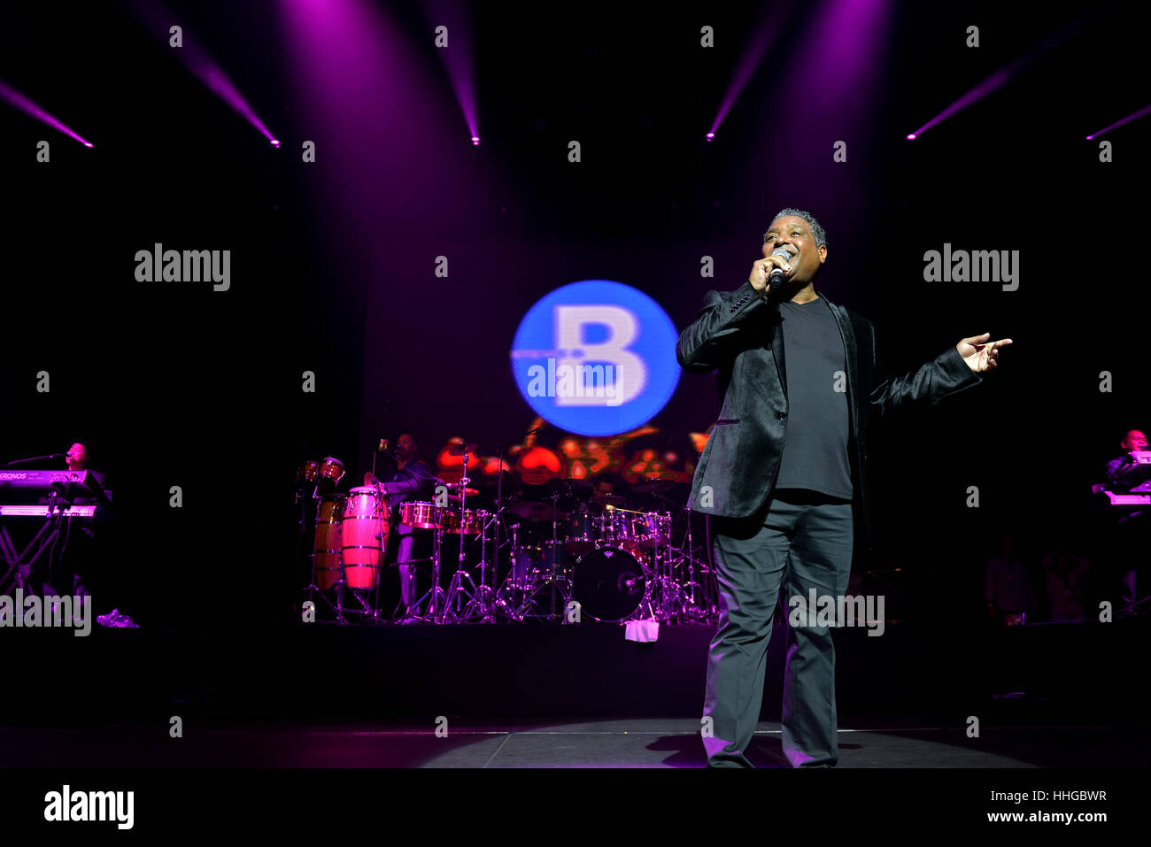 Stevie B performing live onstage during the Power 96 Holiday Throwback