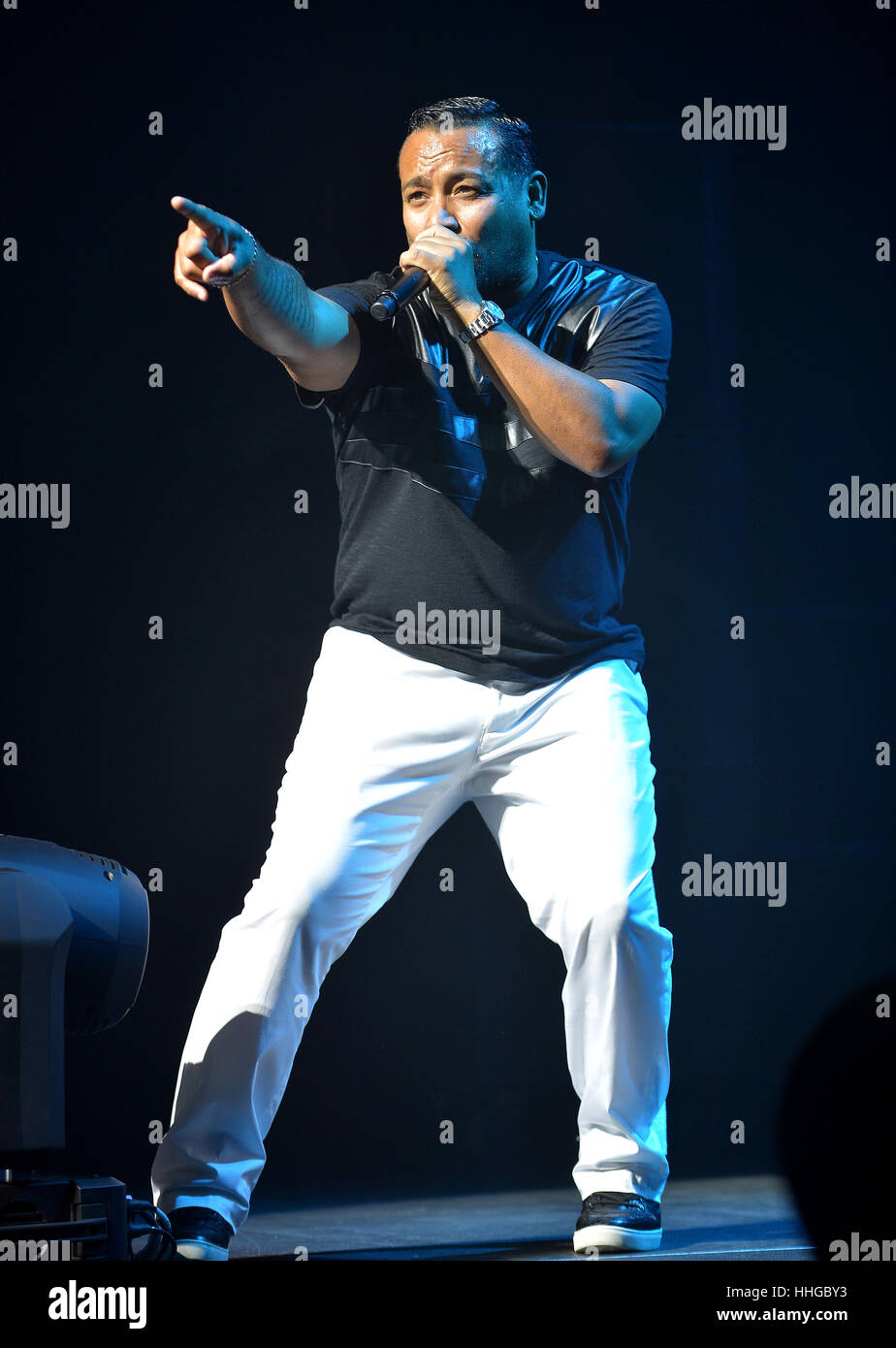 George Lamond Performing Live Onstage During The Power 96 Holiday ...