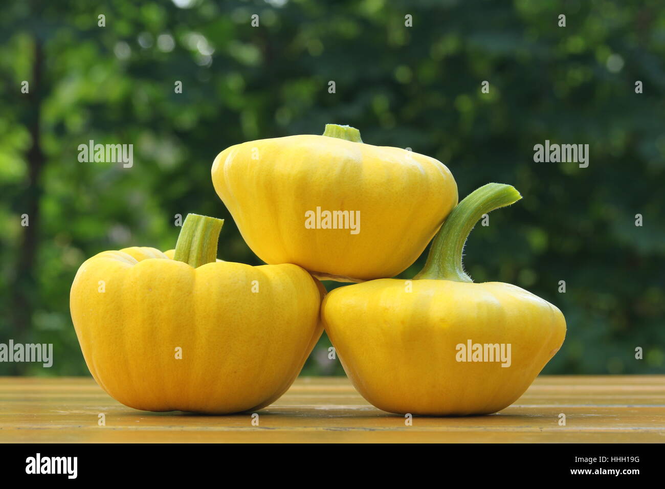 Three yellow patisson pumpkins hi-res stock photography and images - Alamy