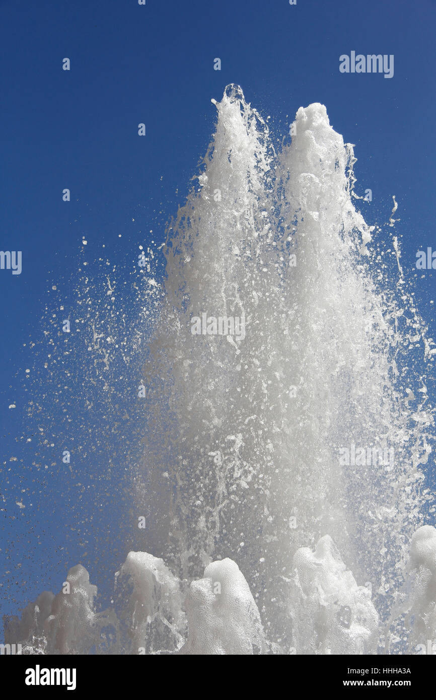 fountain vertically against a blue sky Stock Photo - Alamy