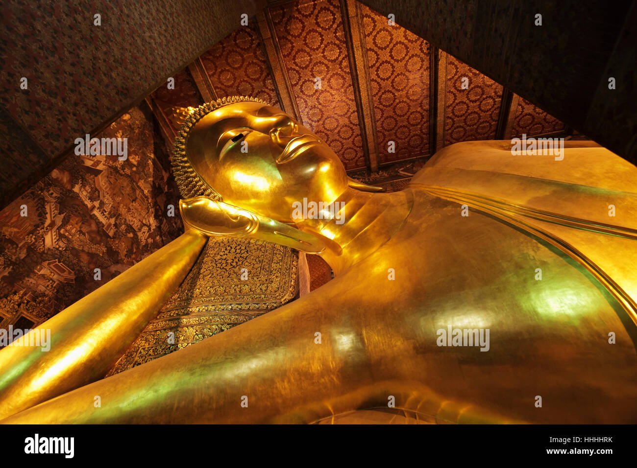 Close up of gold reclining Buddha at Wat Pho Temple, Thailand Stock ...