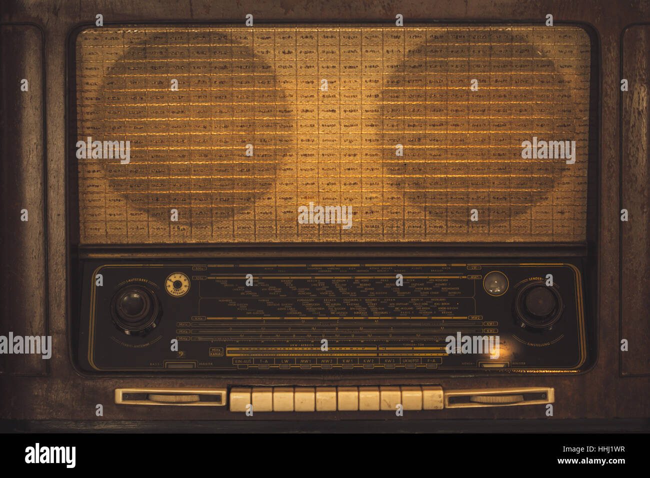 Old radio on sale speaker
