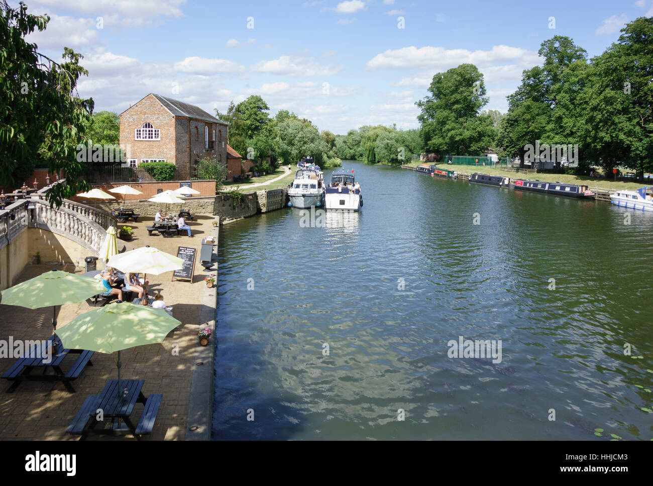 The Boat House pub garden, river Thames, Wallingford, Oxfordshire, England, UK Stock Photo