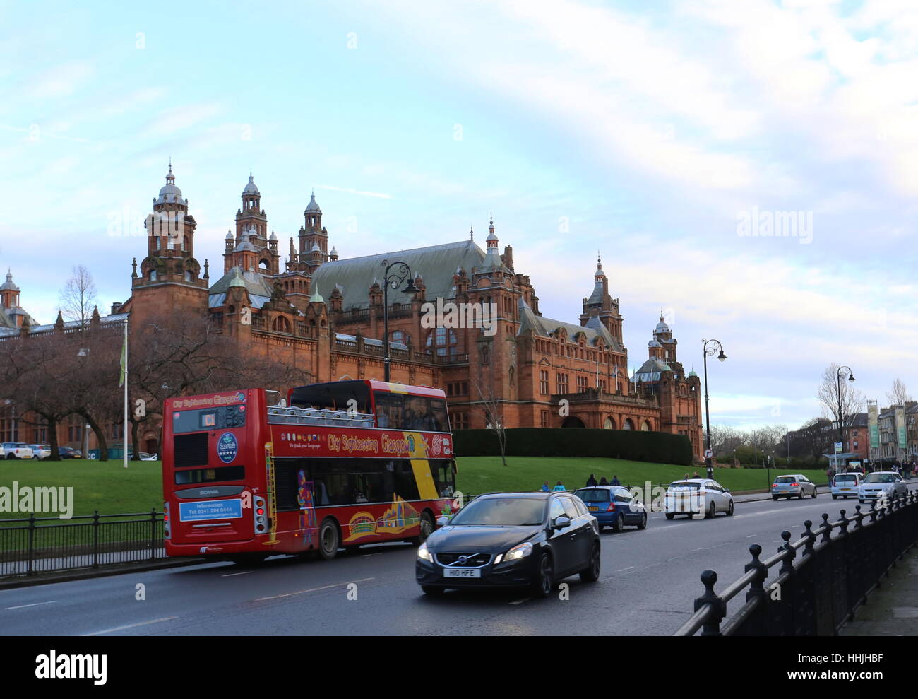 Open top sightseeing bus passing Kelvingrove Art Gallery and Museum ...