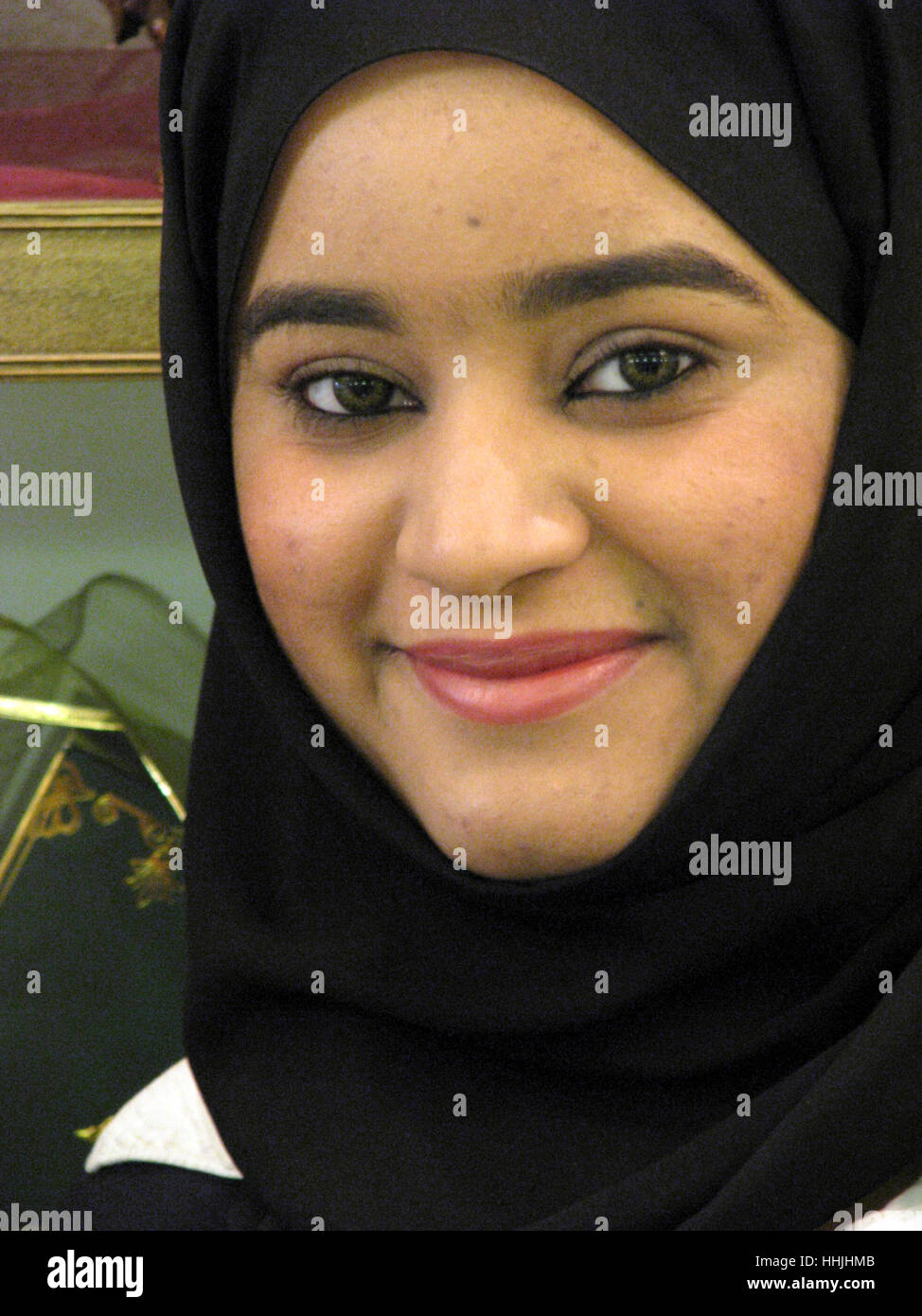 Portrait of an Omani young woman from Muscat, Omán. Stock Photo
