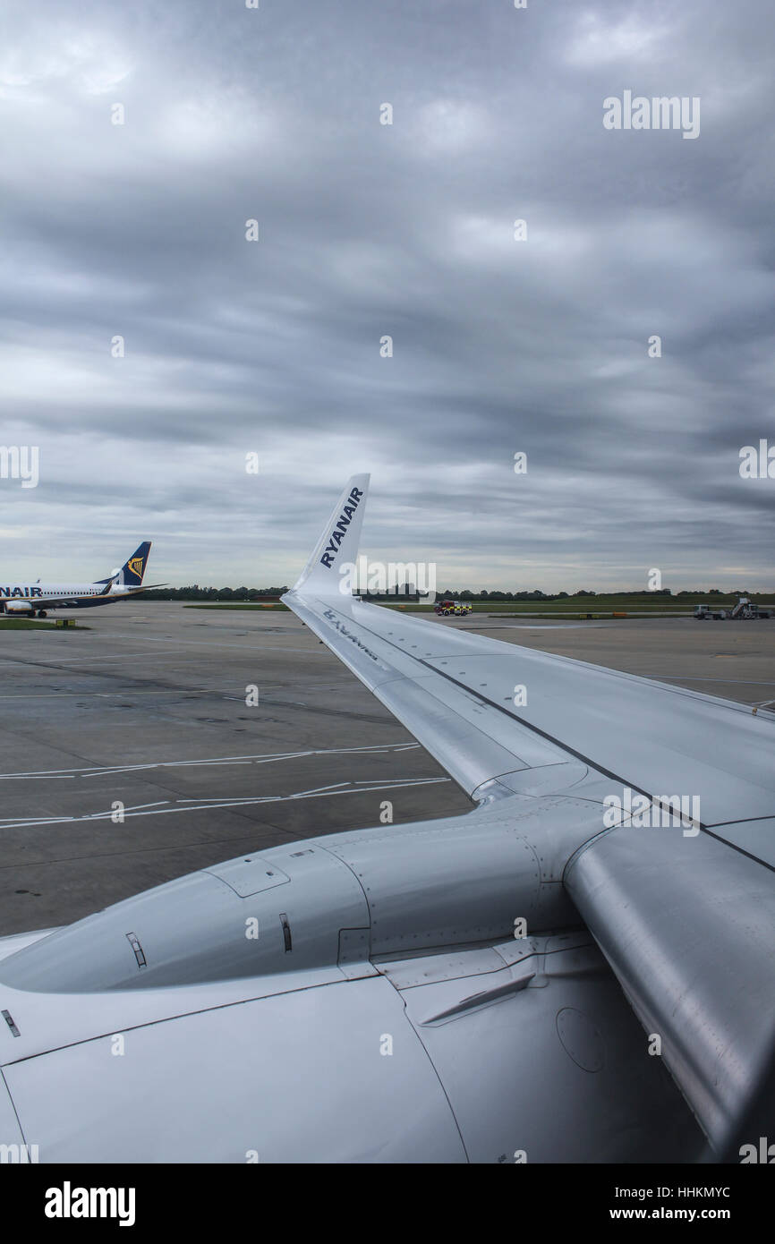 Ryanair aeroplane wing, Aeroplane, Plane, Wing Stock Photo