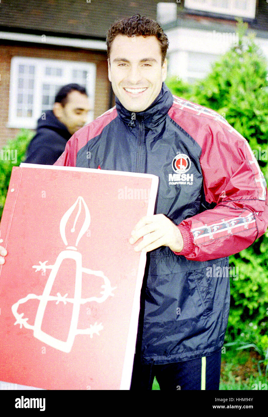 Charlton Athletic goalkeeper Sasa Ilic signing up the the universal declaration of human rights in 1998 Stock Photo