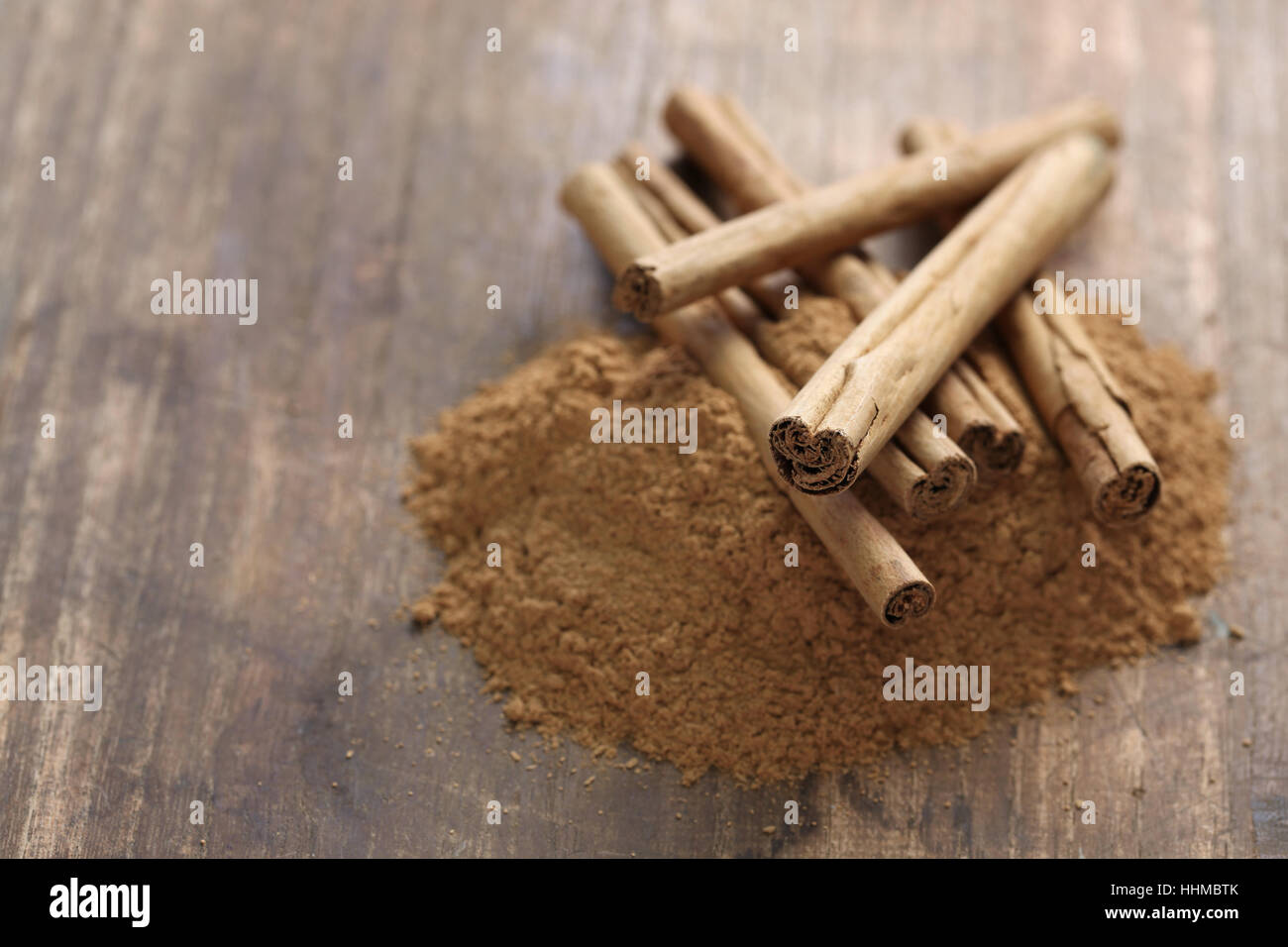 ceylon cinnamon sticks and powder on wooden background Stock Photo