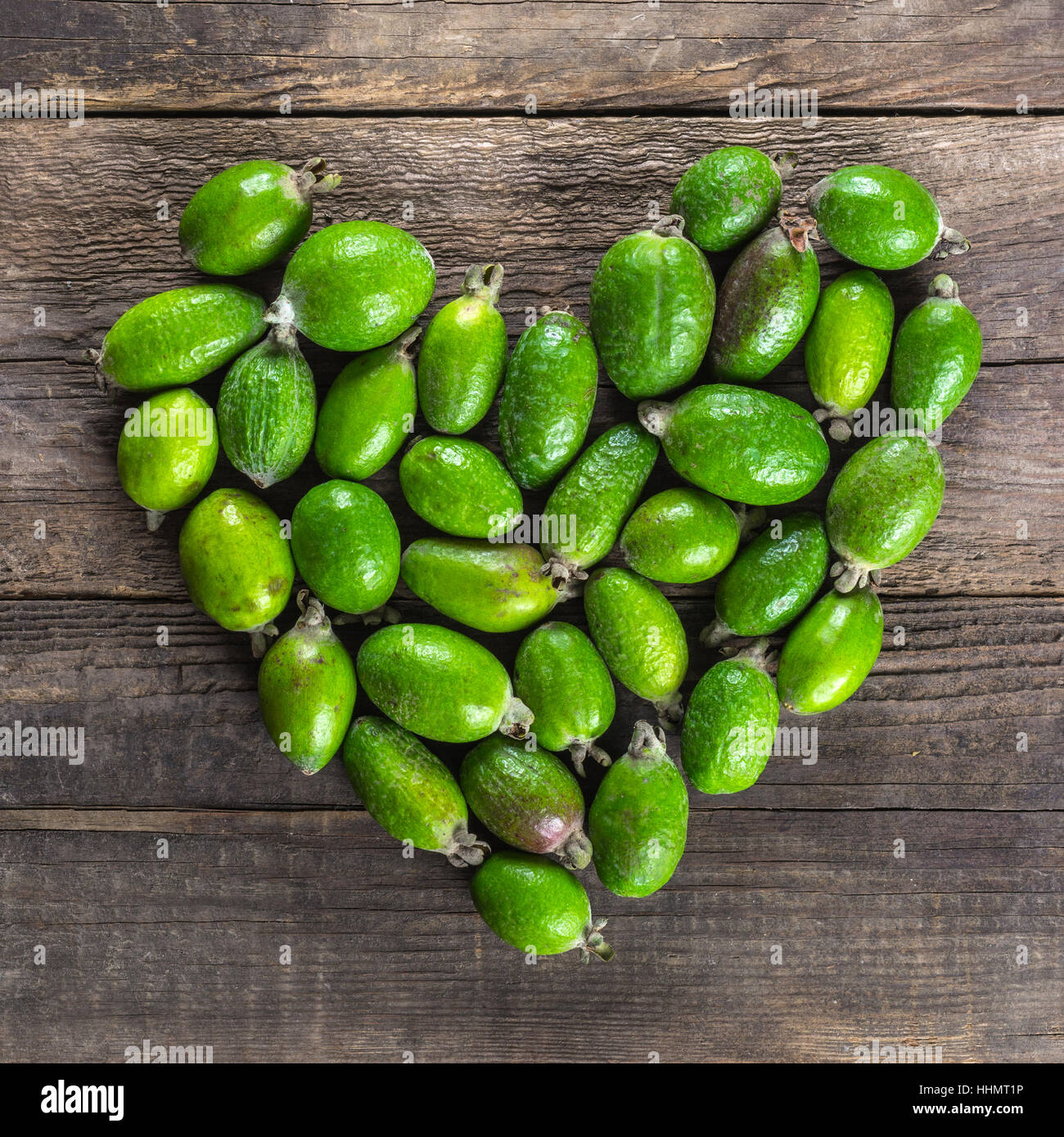 Фейхоа содержание витаминов. Фейхоа полезные. Какие витамины в фейхоа. Плод фейхоа. Какие витамины в фейхоа.