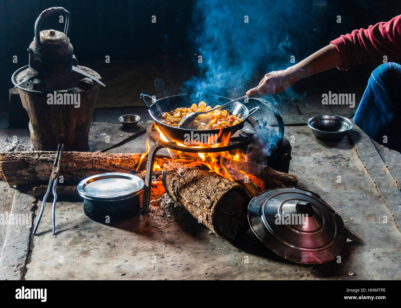 Open fire cooking hi-res stock photography and images - Alamy