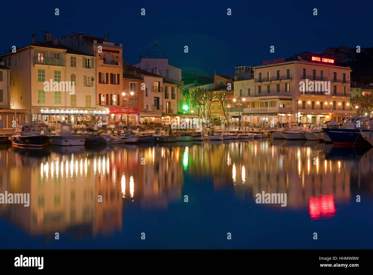 Port de Cassis harbour by night, Cassis, Provence-Alpes-Côte d'Azur ...