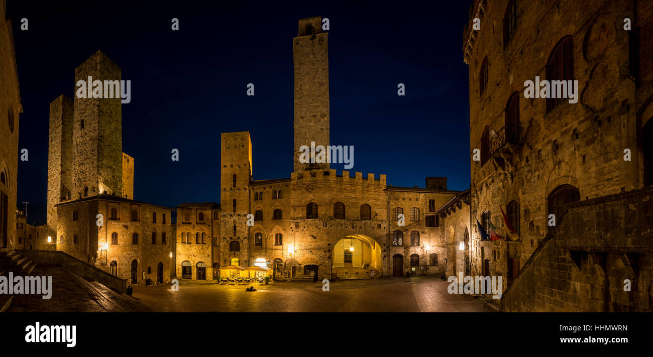 Piazza del Duomo at night, San Gimignano, Tuscany, Italy Stock Photo Alamy