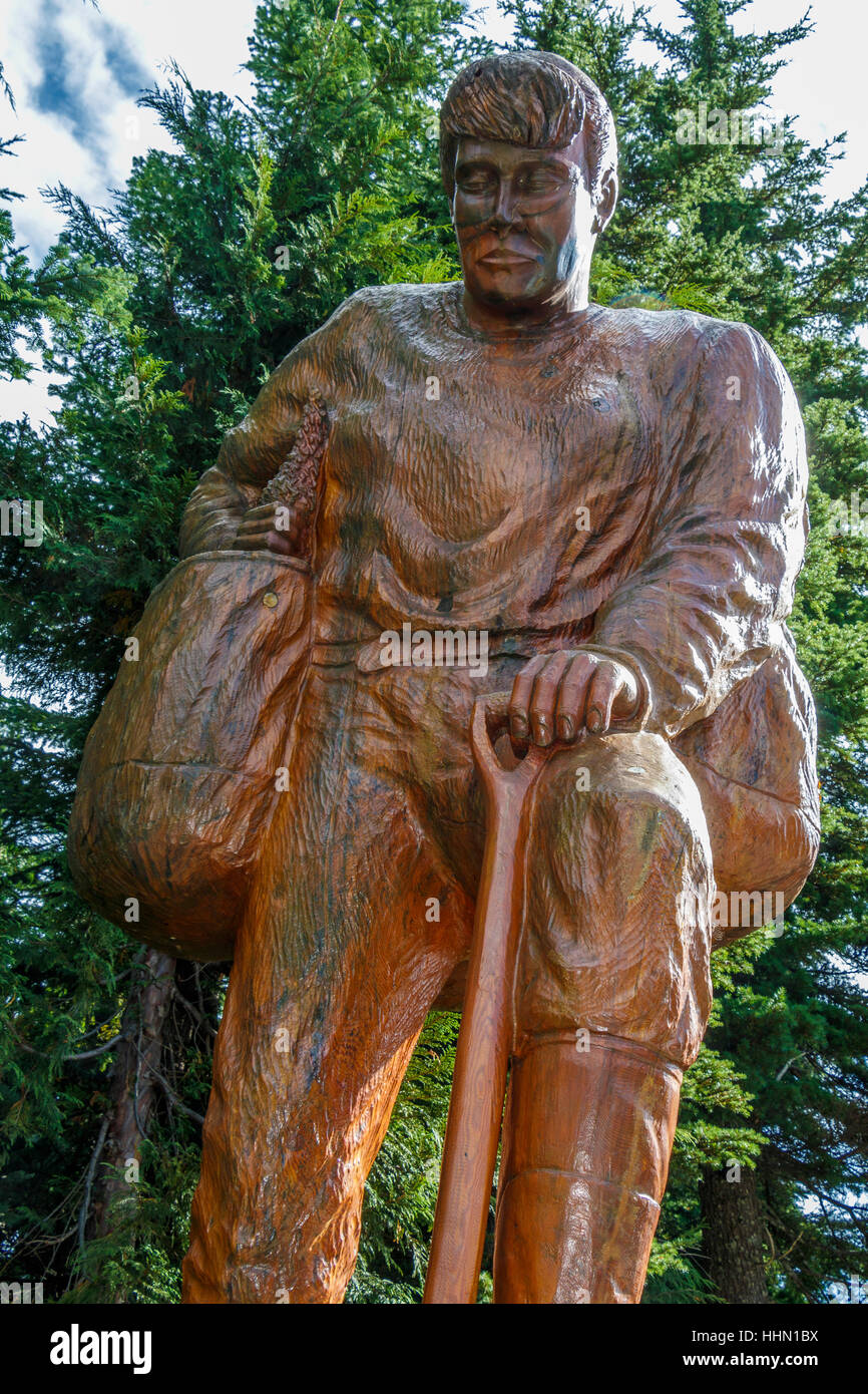 Glenn Greensides' wood sculptures, 'Tribute To The Forest', on Grouse Mountain, Vancouver, Canada. Stock Photo
