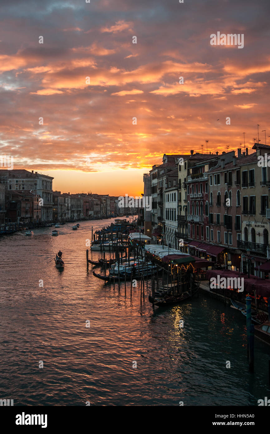 Venice gondola grand canal sunset hi-res stock photography and images ...