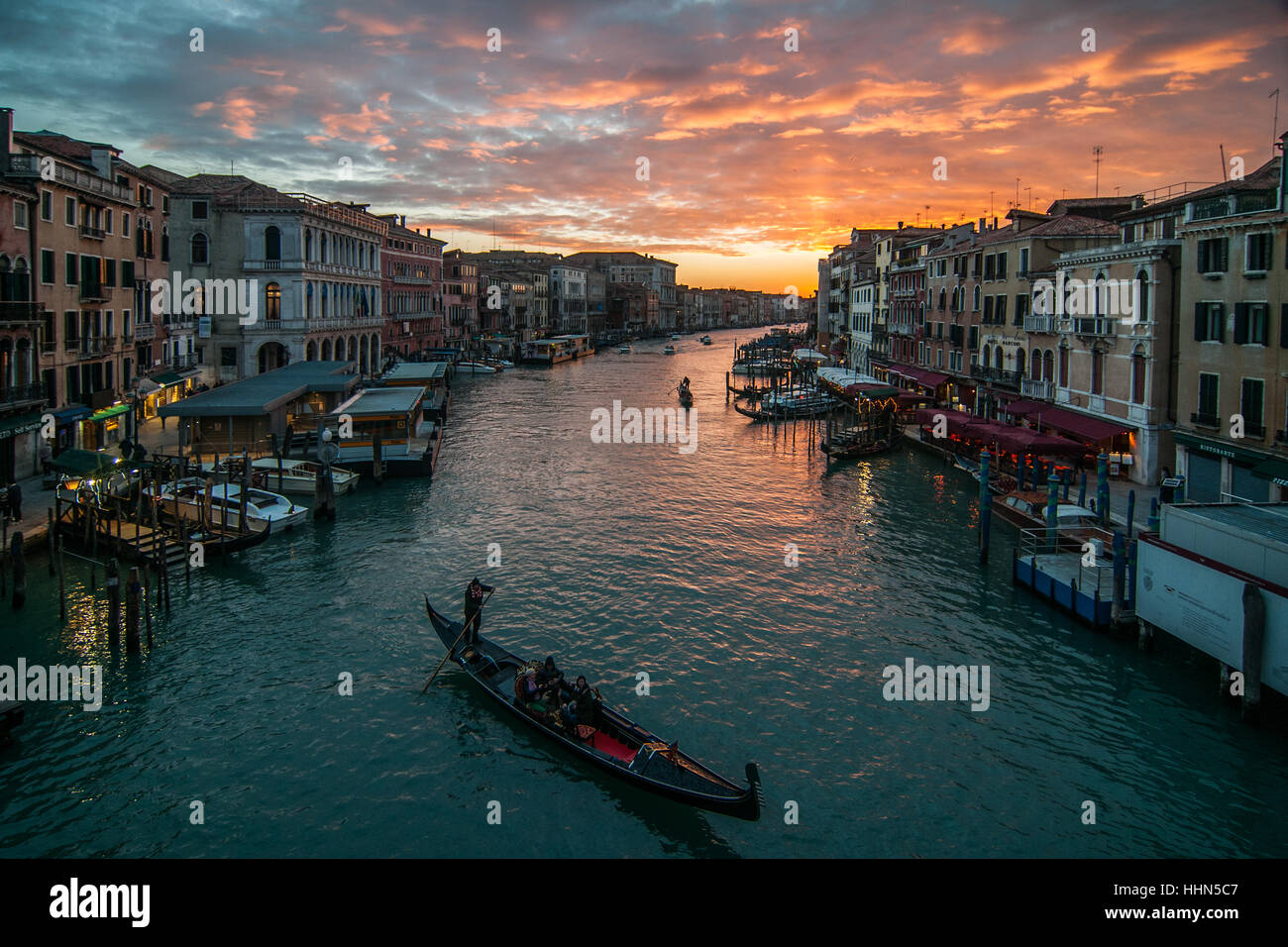 Grand canal sunset at rialto hi-res stock photography and images - Alamy