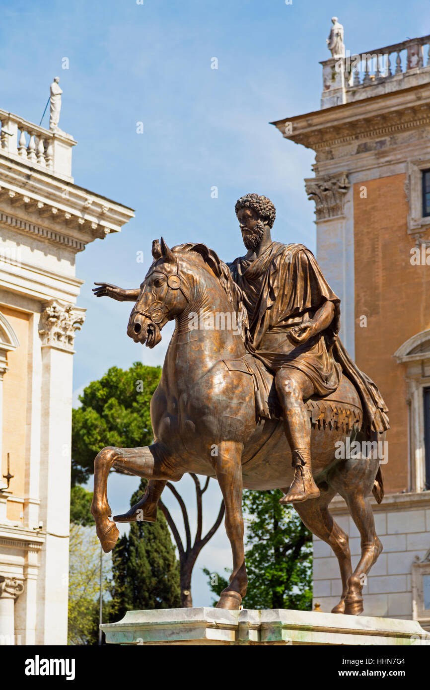 Rome, Italy.   Piazza del Campidoglio, with copy of equestrian statue of Marcus Aurelius.  The original is displayed in the Capitoline Museum.  The Hi Stock Photo