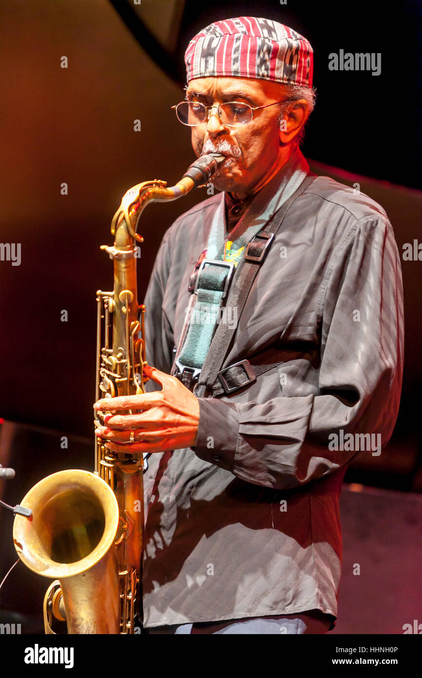 Jazz musician Jimmy Heath playing his saxophone Stock Photo Alamy