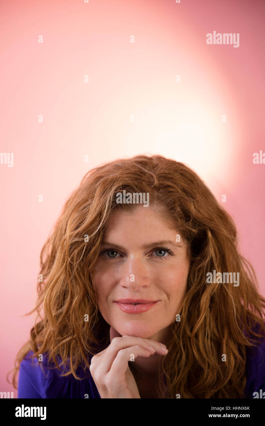 Smiling Caucasian woman posing with hand on chin Stock Photo - Alamy