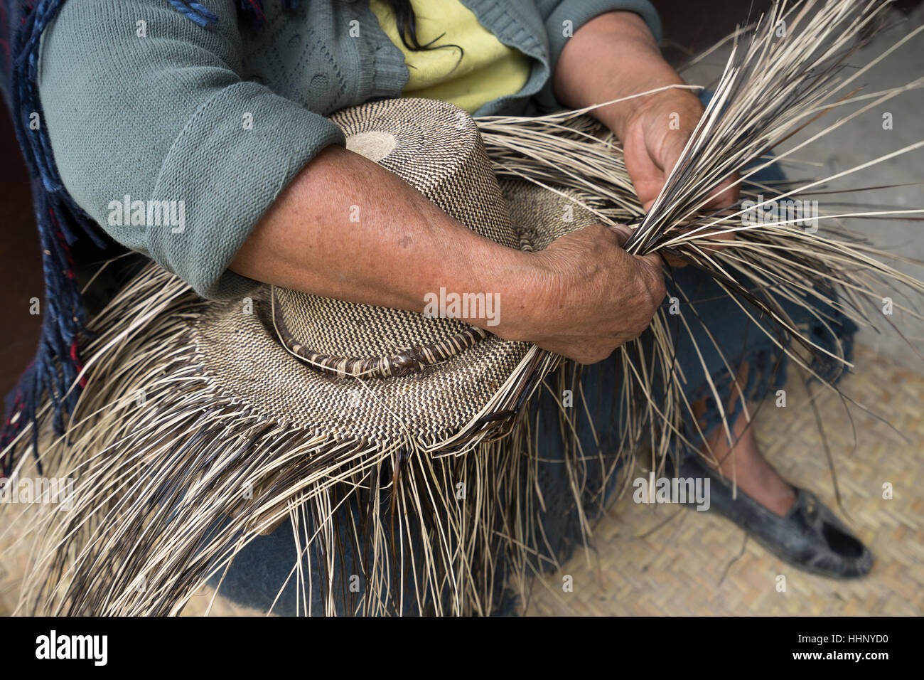 hand weaving a straw hat in San Bartolome Ecuador Stock Photo