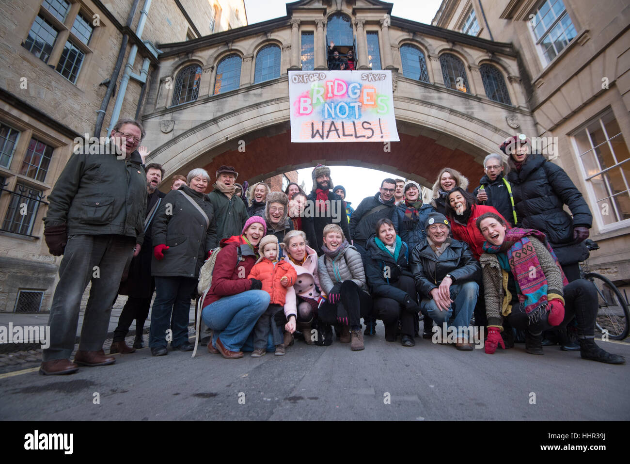 Oxford, UK. 20th January 2017. Oxford residents will be gathering in colourful clothes for a banner-drop at the Bridge of Sighs this morning protesting the rise of the far right and standing in solidarity with groups that feel threatened as Trump comes to power. Andrew Walmsley/Alamy Live News Stock Photo