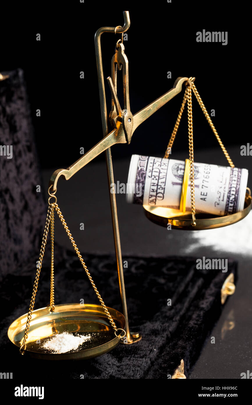 Scales drugs money hi-res stock photography and images - Alamy