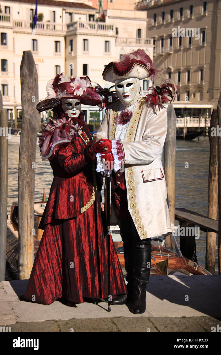 Venice carnival costume and mask Stock Photo - Alamy
