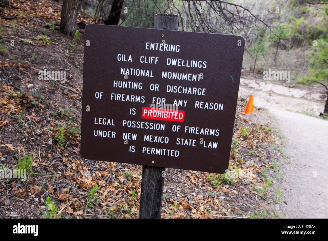 Firearms legal in Gila Cliff Dwellings National Monument sign Stock Photo