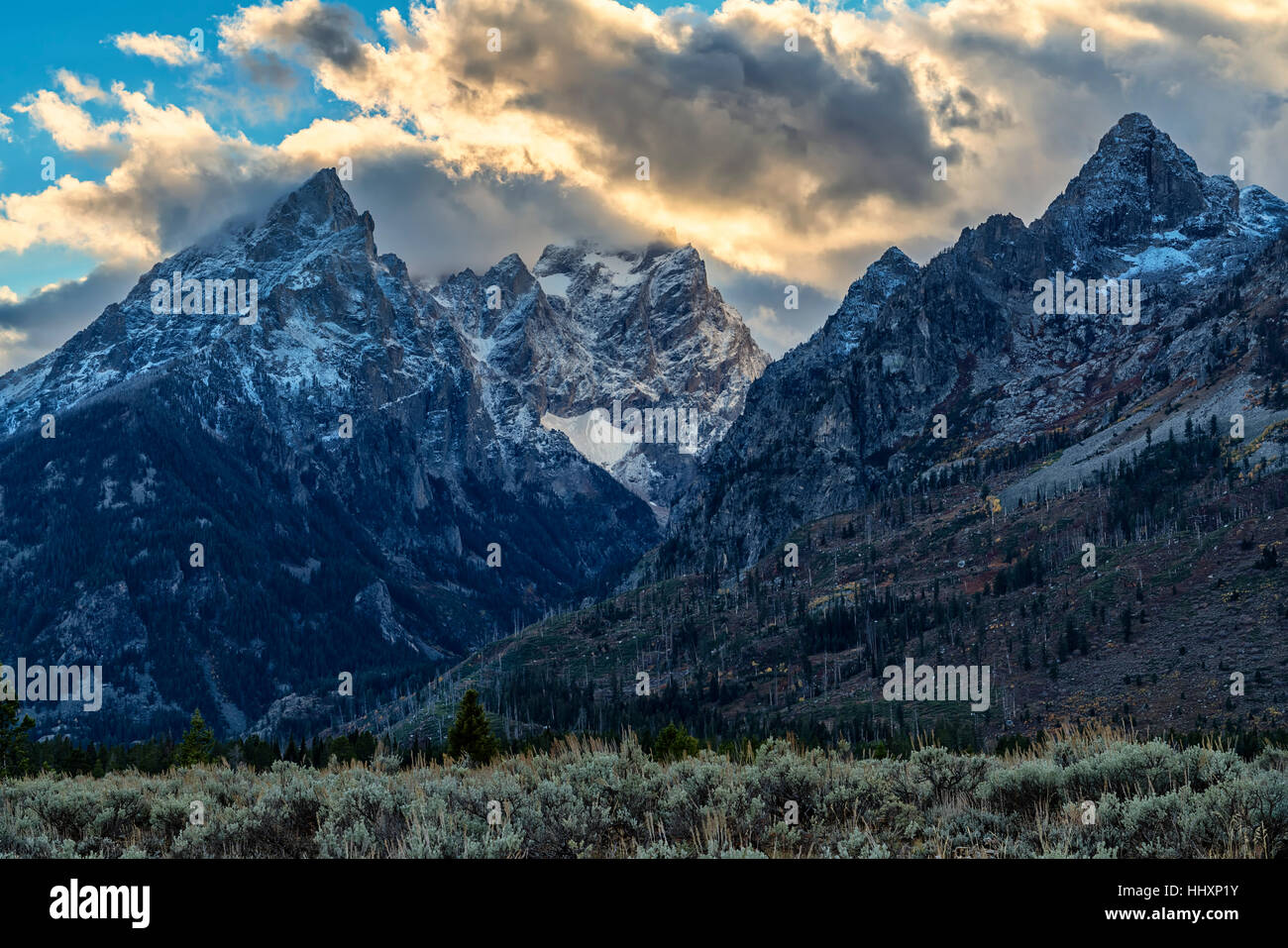 Mountains jagged peaks hi-res stock photography and images - Alamy