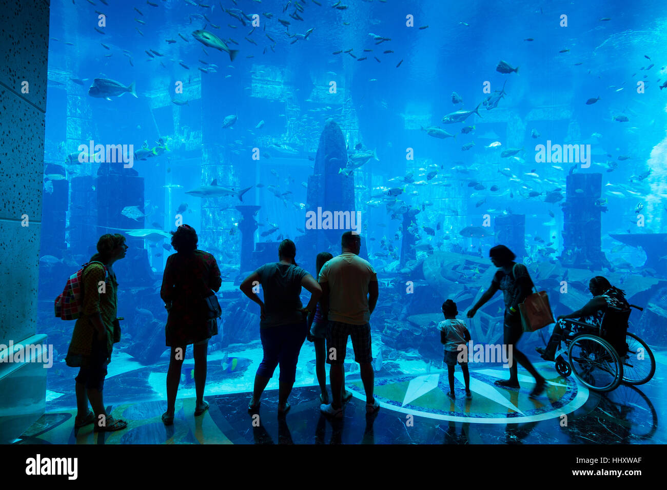 Aquarium and people. Atlantis, The Palm Hotel. Palm Jumeirah. Dubai city.  Dubai. United Arab Emirates. Stock Photo