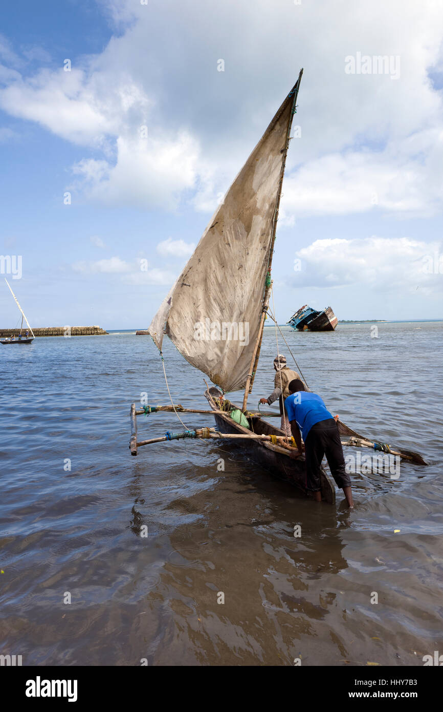 Traditional sailing boat in Zanzibar Stock Photo - Alamy