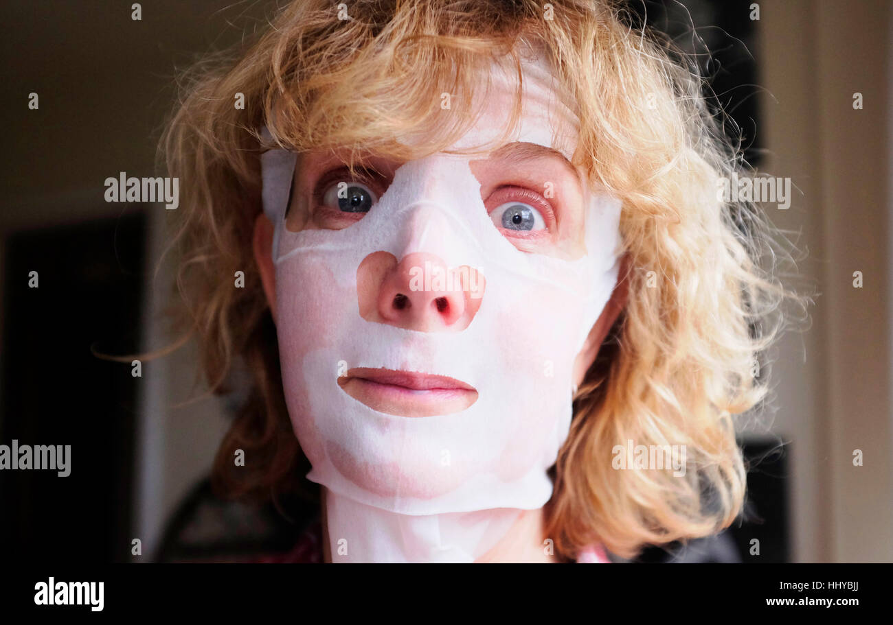 Older woman face pack hi-res stock photography and images - Alamy